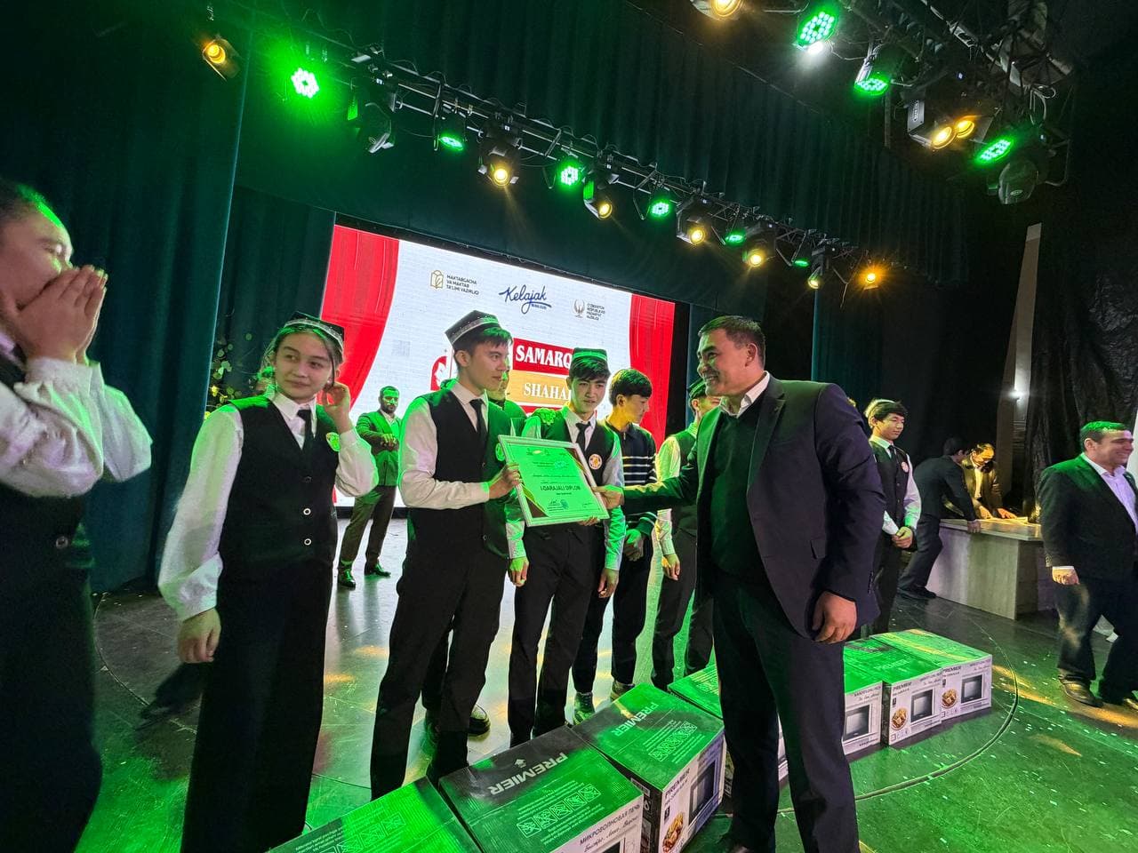 “Turon” maktab teatri tanlovining Samarqand shahar bosqichi g‘oliblari munosib taqdirlandilar.