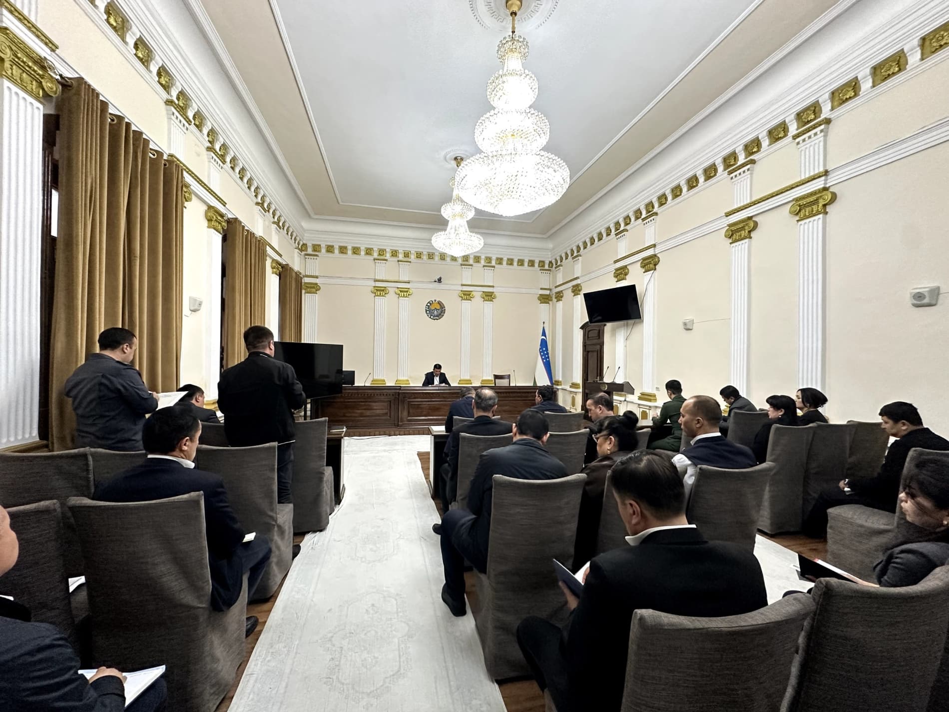 Fuqarolar murojaatlari e’tibor markazida: tanqidiy muhokama va aniq vazifalar belgilab olindi