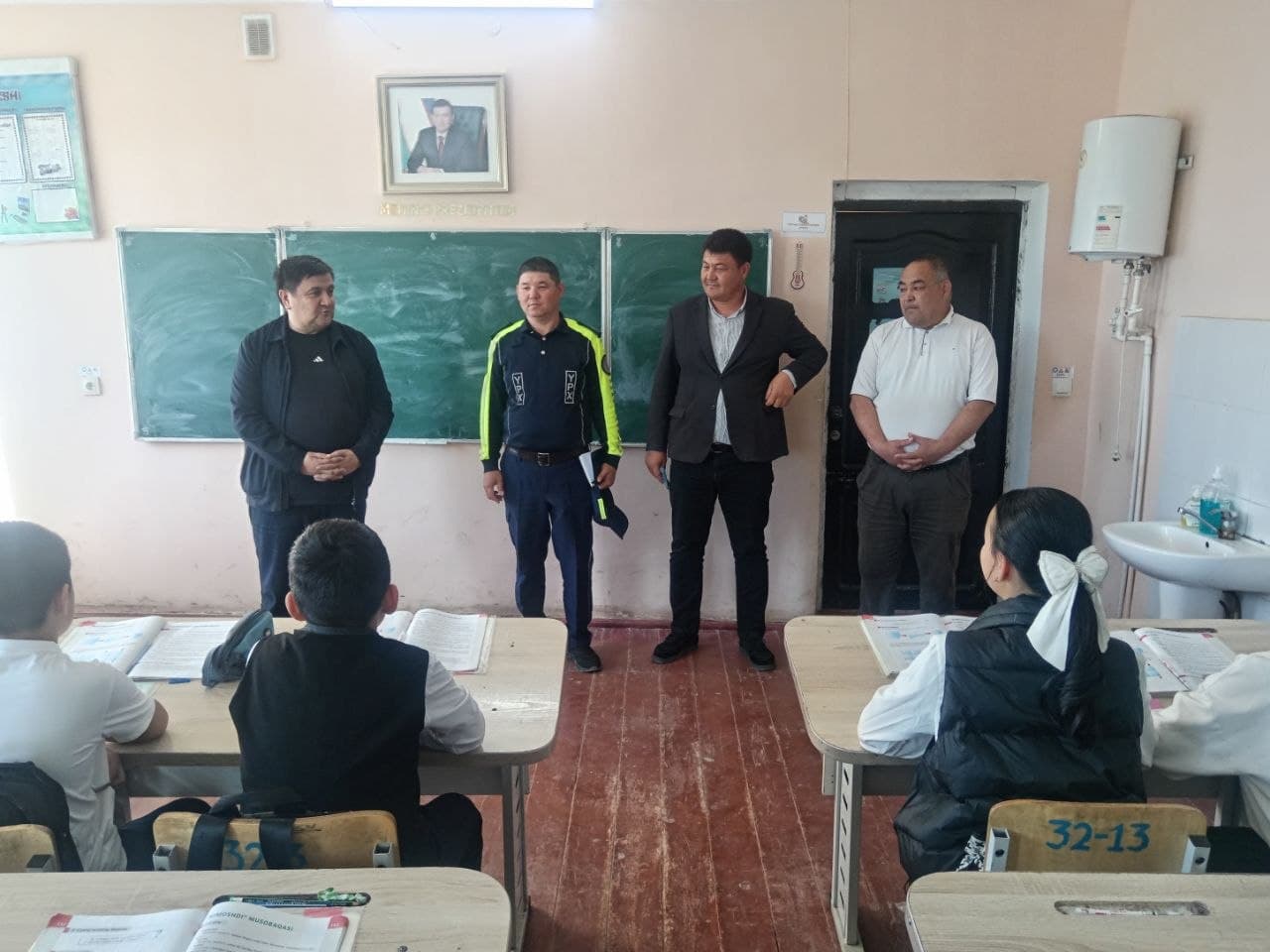 РАҲБАР ВА ЁШЛАР УЧРАШУВИ