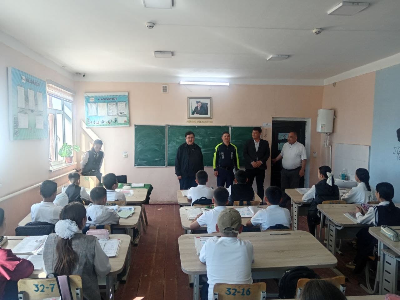 РАҲБАР ВА ЁШЛАР УЧРАШУВИ