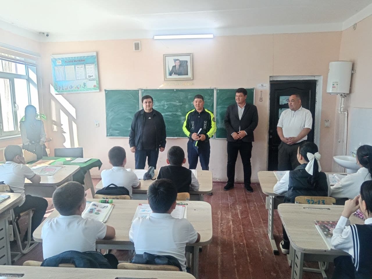 РАҲБАР ВА ЁШЛАР УЧРАШУВИ