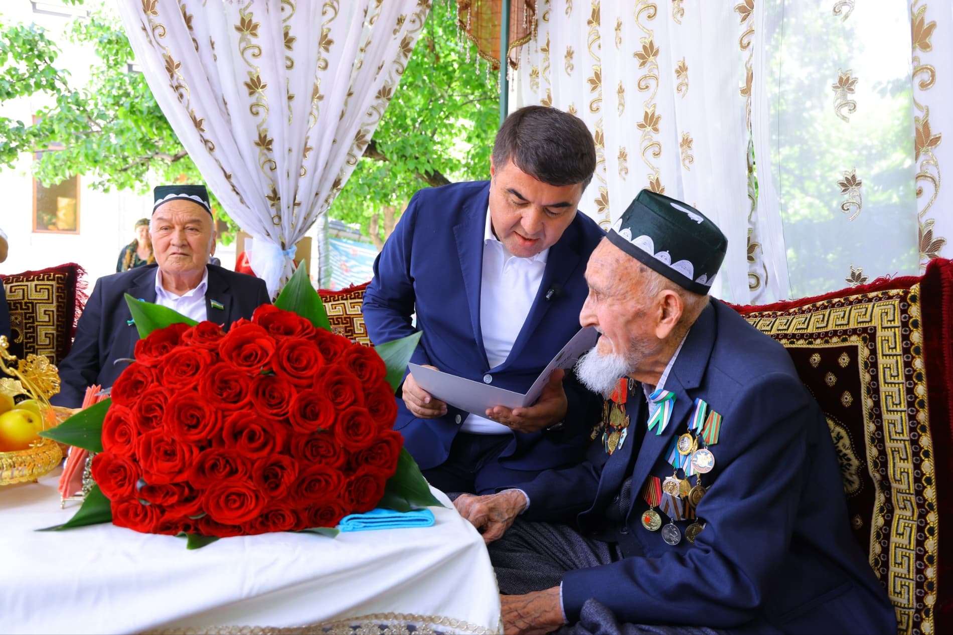 Тирик тарих соҳибига эҳтиром