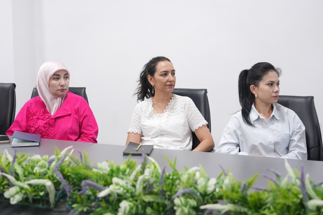 "Siyosiy–ma’rifat soati"
