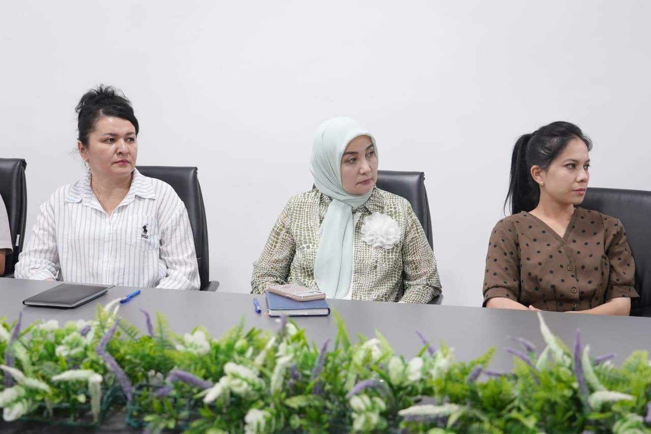 "Siyosiy–ma’rifat soati"