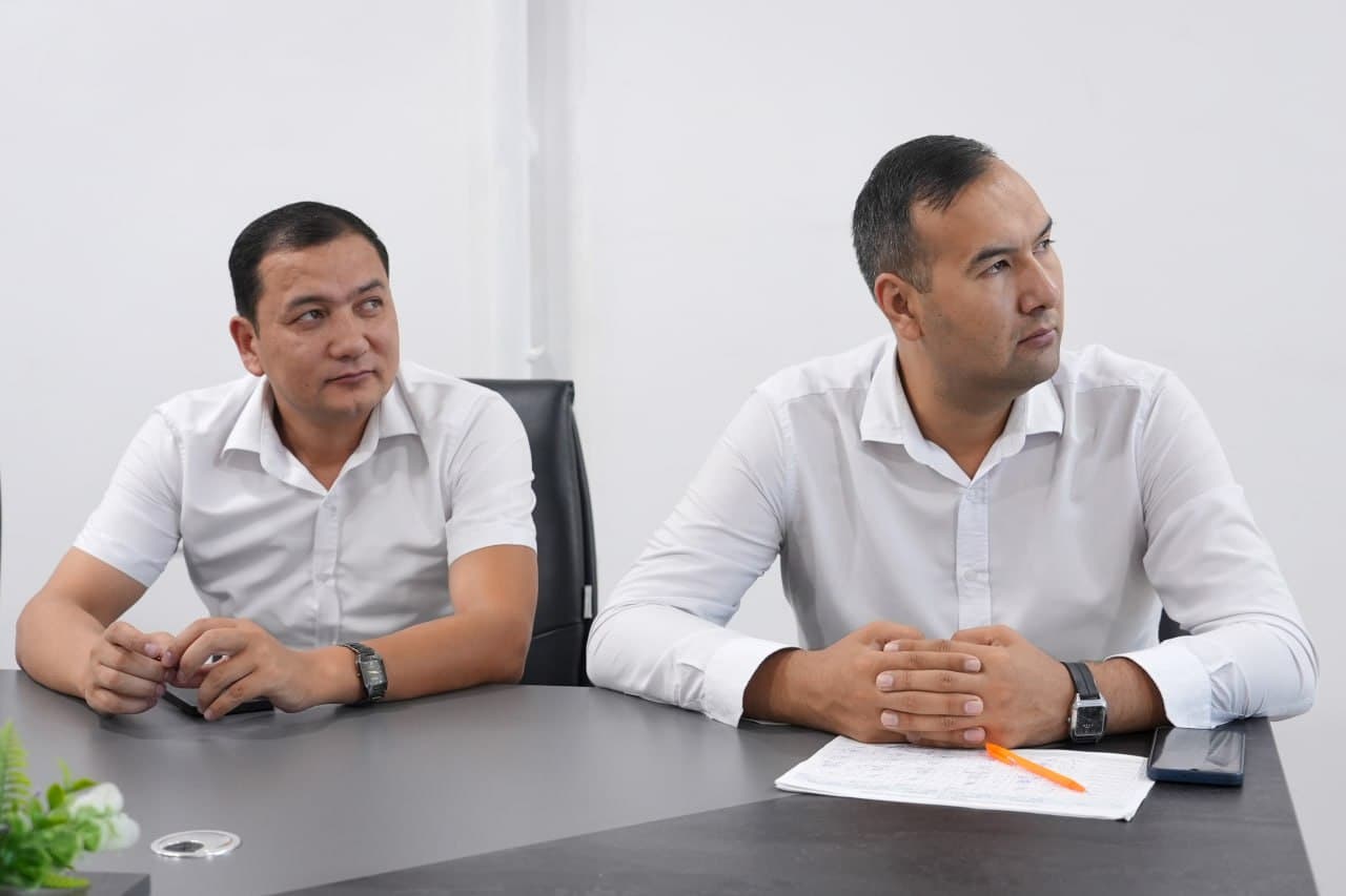 "Siyosiy–ma’rifat soati"