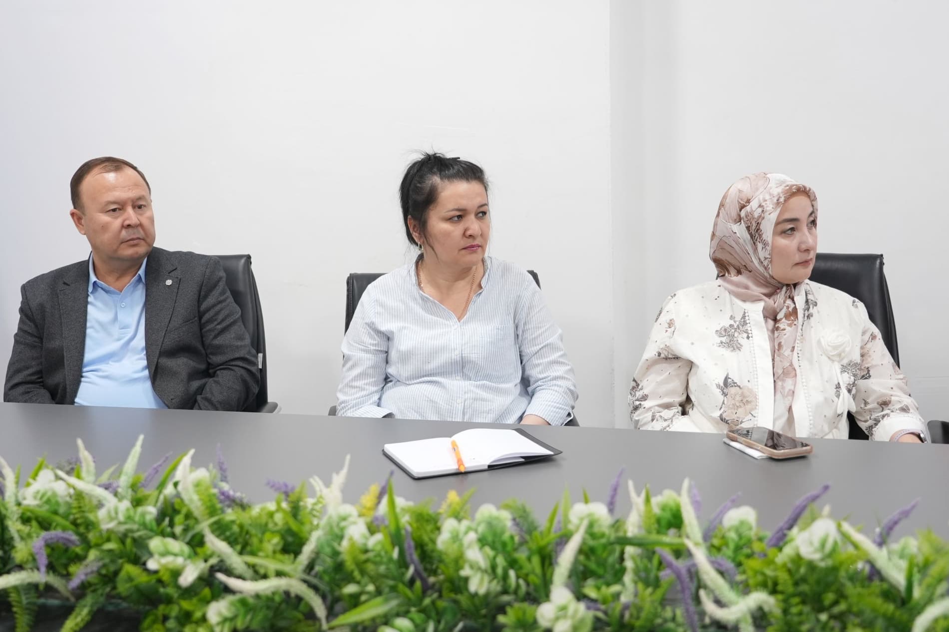 "Siyosiy–ma’rifat soati"