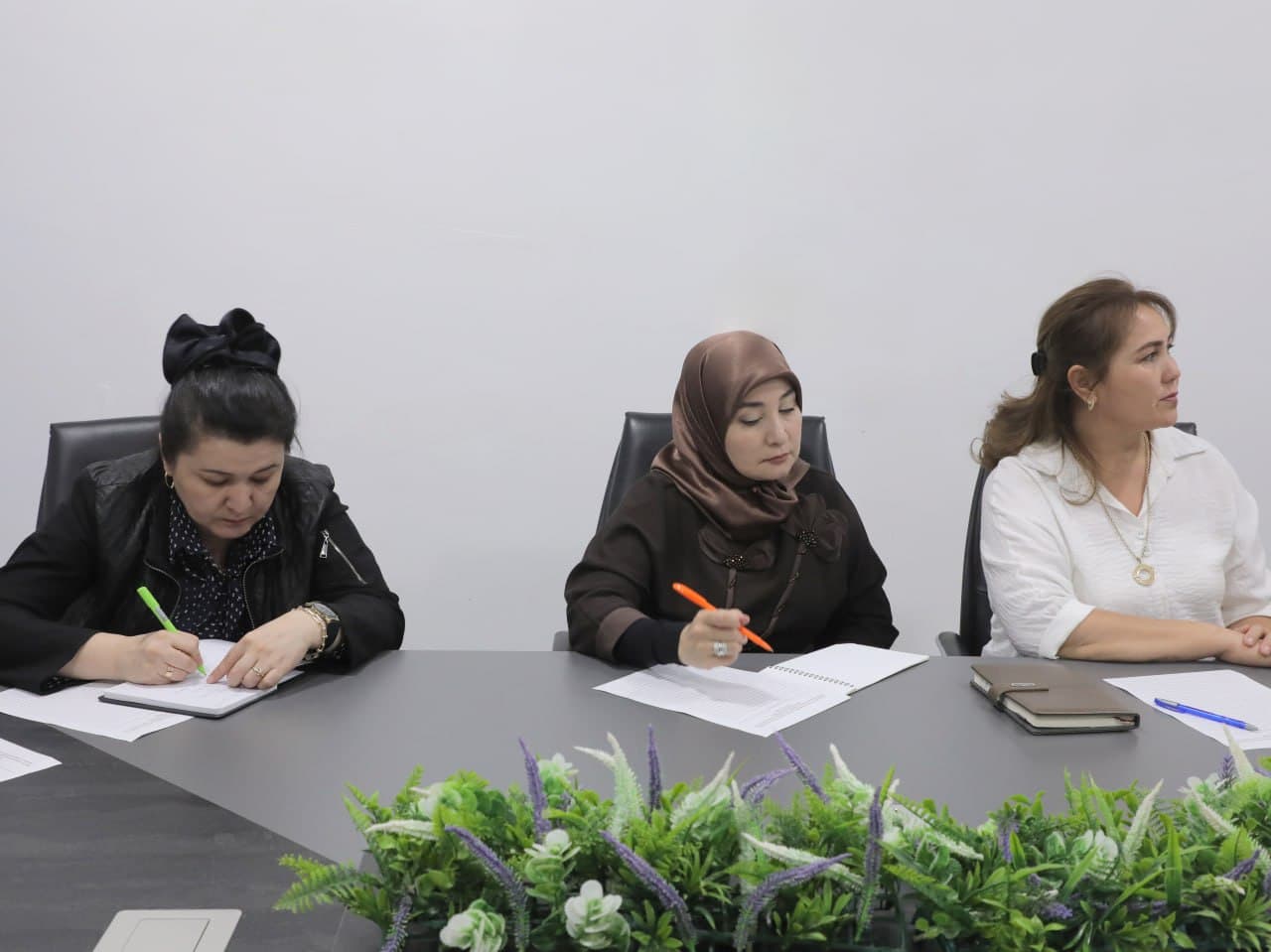 "Siyosiy–ma’rifat soati"