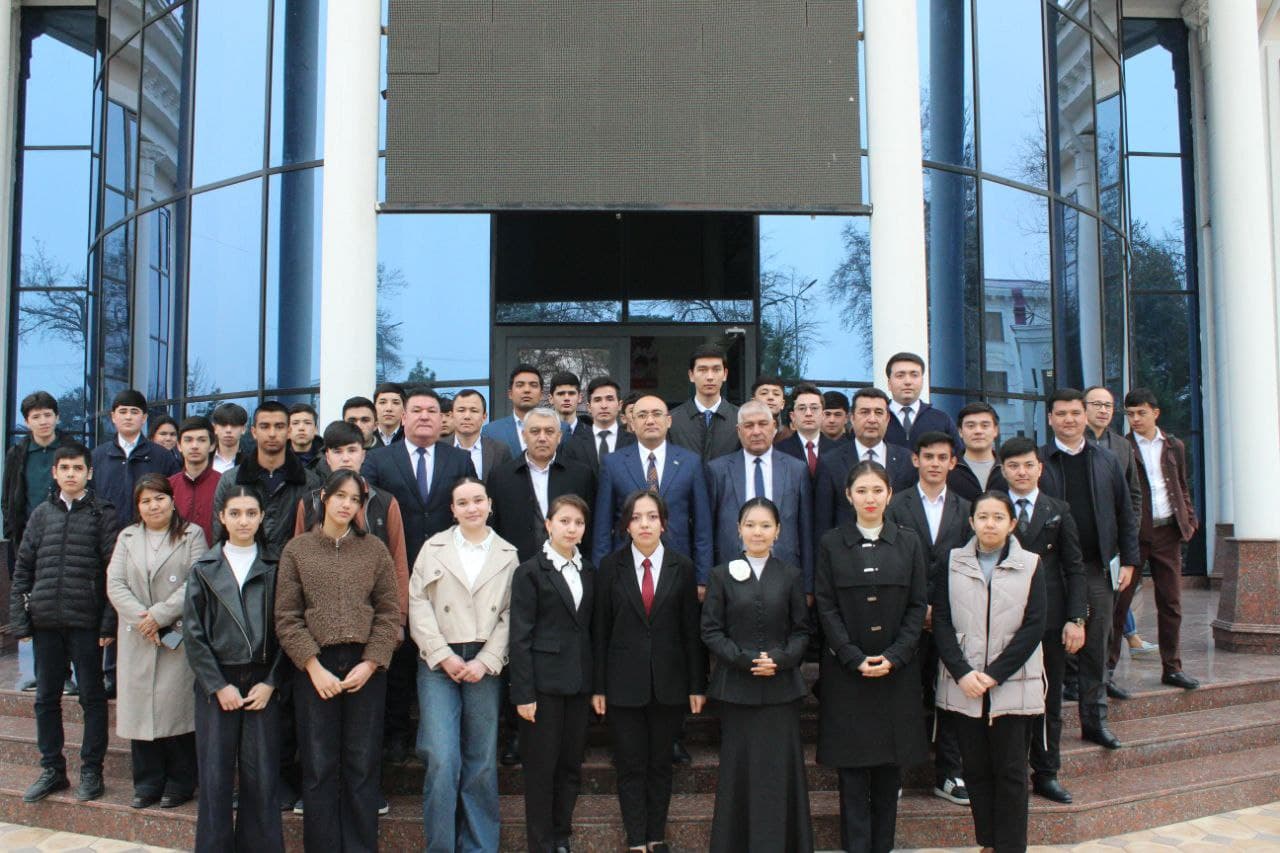 Innovatsion rivojlanish agentligi direktori samarqandlik yoshlar bilan ochiq muloqot o‘tkazdi