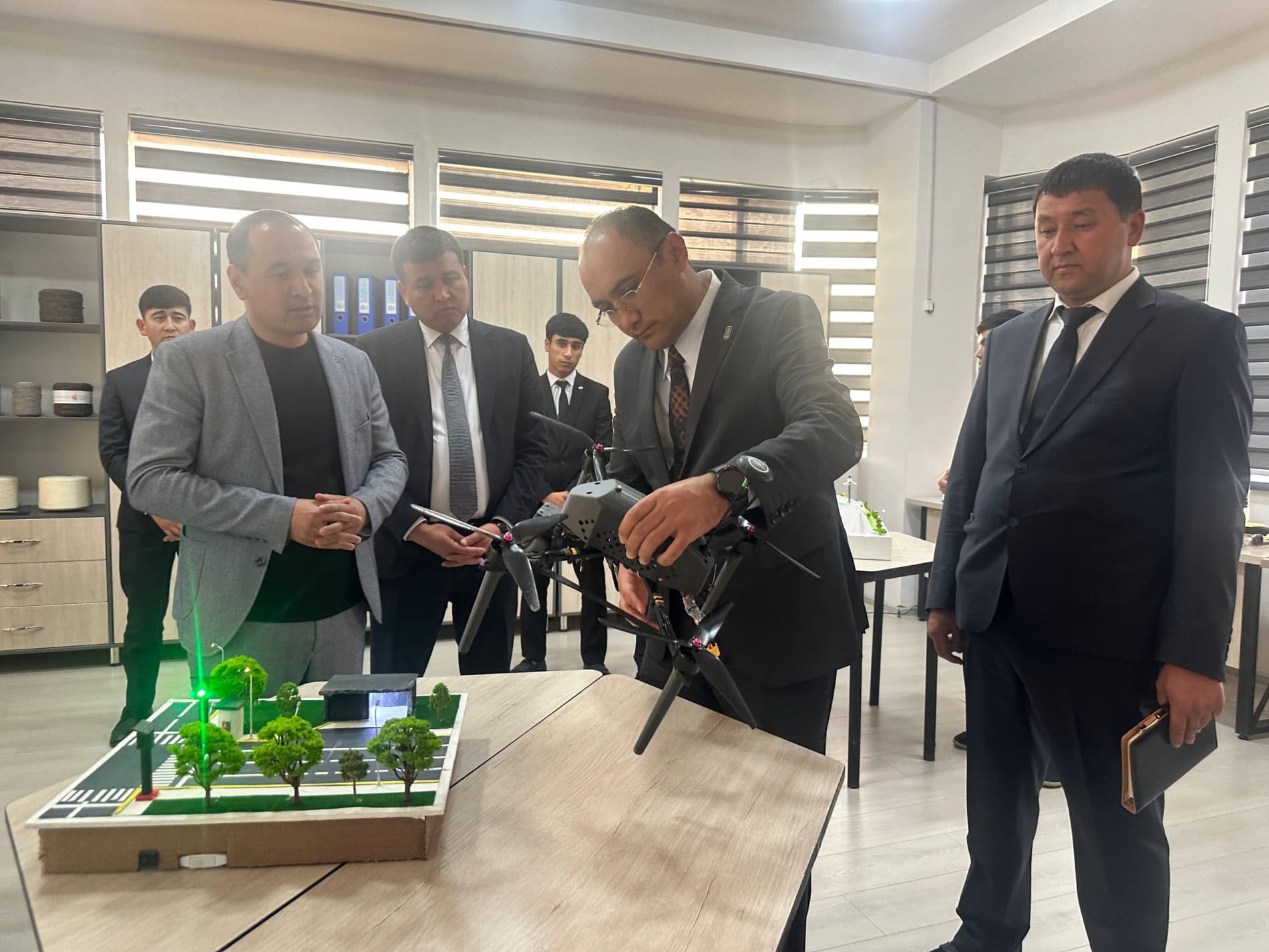 Термиз ёшлар технопаркида истиқболли лойиҳалар ўрганилди