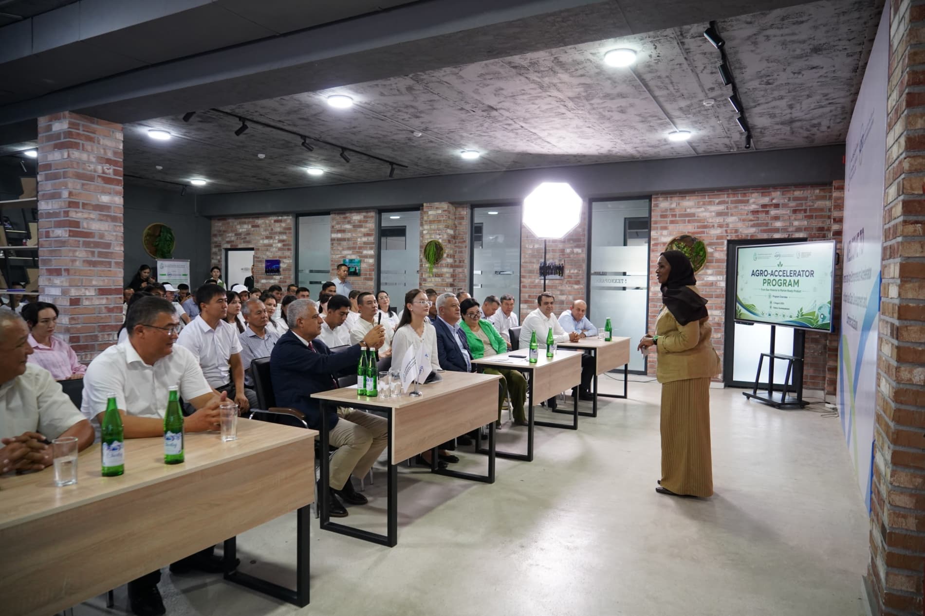 Qoraqalpog‘istonda fermer va agro-tadbirkorlar uchun akselerator dasturi boshlandi