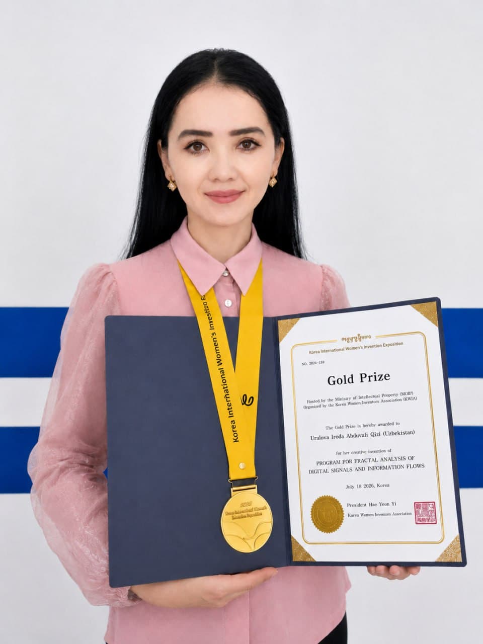 O‘zbekistonlik yana bir yosh tadqiqotchining innovatsion ishlanmasi KIWIE-2026 xalqaro tanlovida oltin medalni qo‘lga kiritdi