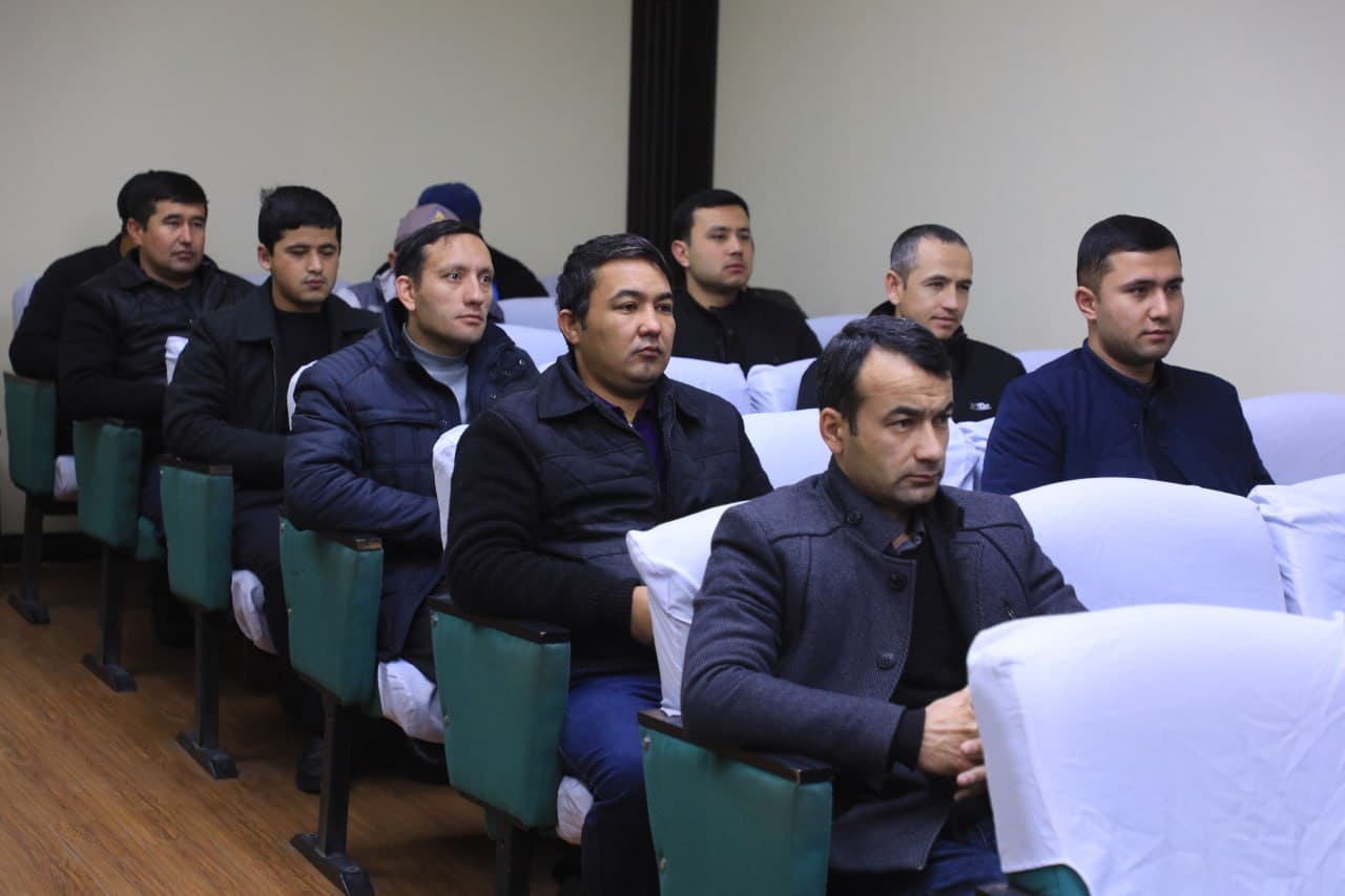 Сиёсий-маърифий билим