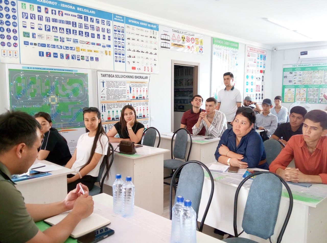Yo‘l harakati xavfsizligi masalalari yoshlar bilan muhokama qilindi