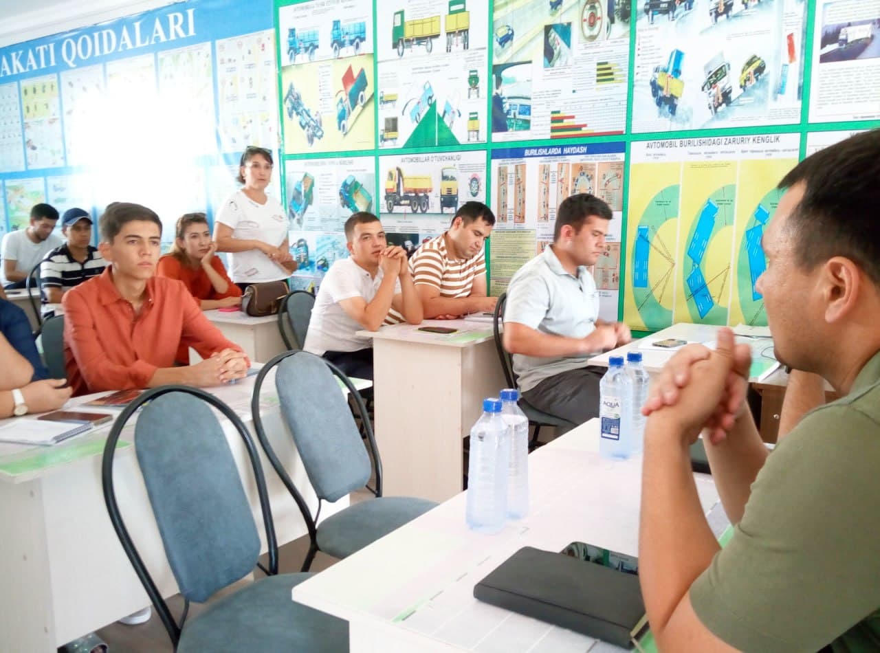 Yo‘l harakati xavfsizligi masalalari yoshlar bilan muhokama qilindi