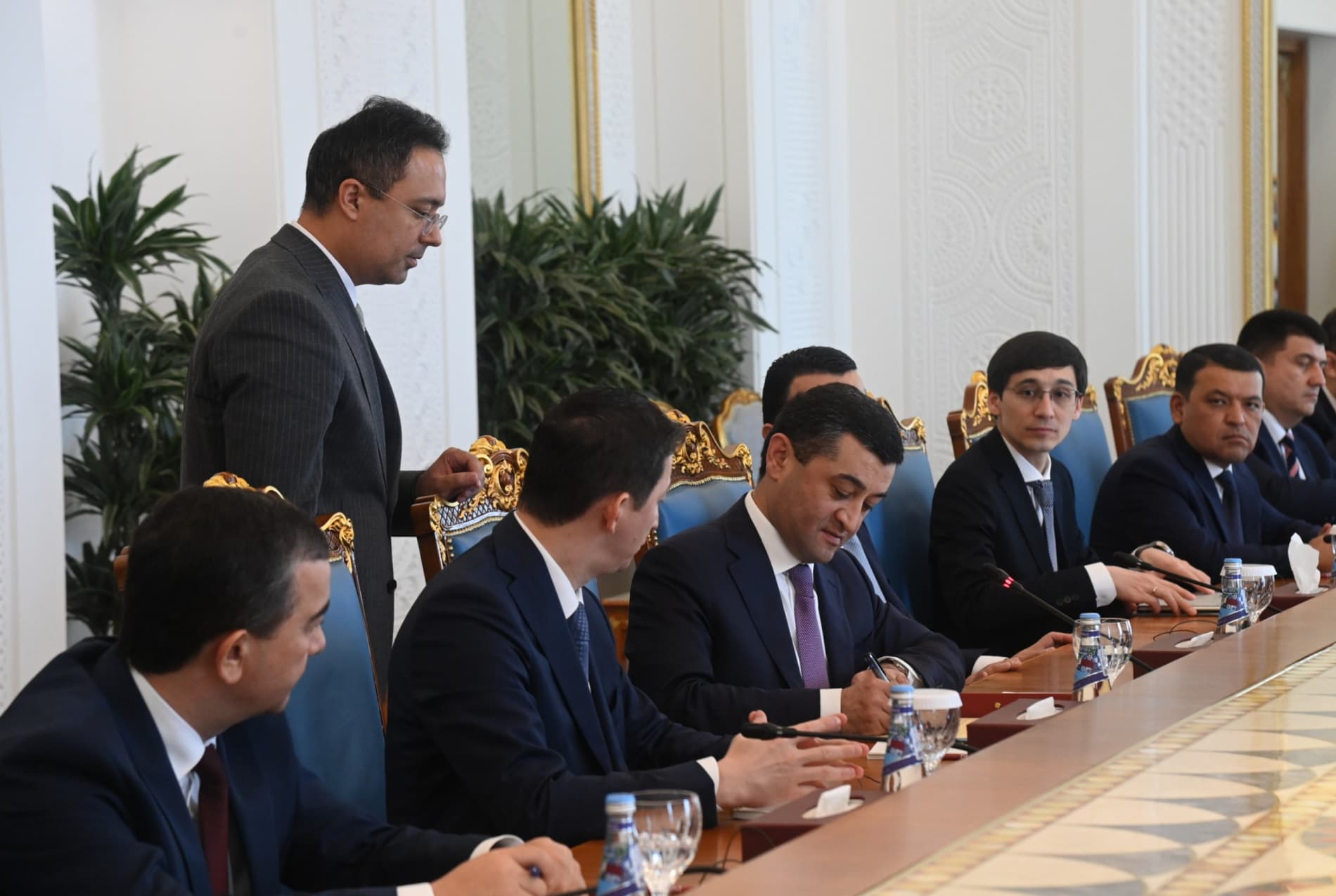 Vazir o‘rinbosari xizmat safari bilan Qatar davlatiga keldi