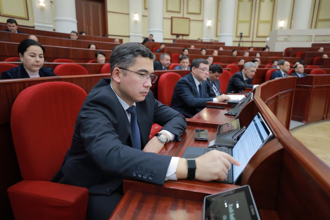 Ayni vaqtda O‘zbekiston Respublikasi Oliy Majlisi Qonunchilik palatasining navbatdagi majlisi bo‘lib o‘tmoqda