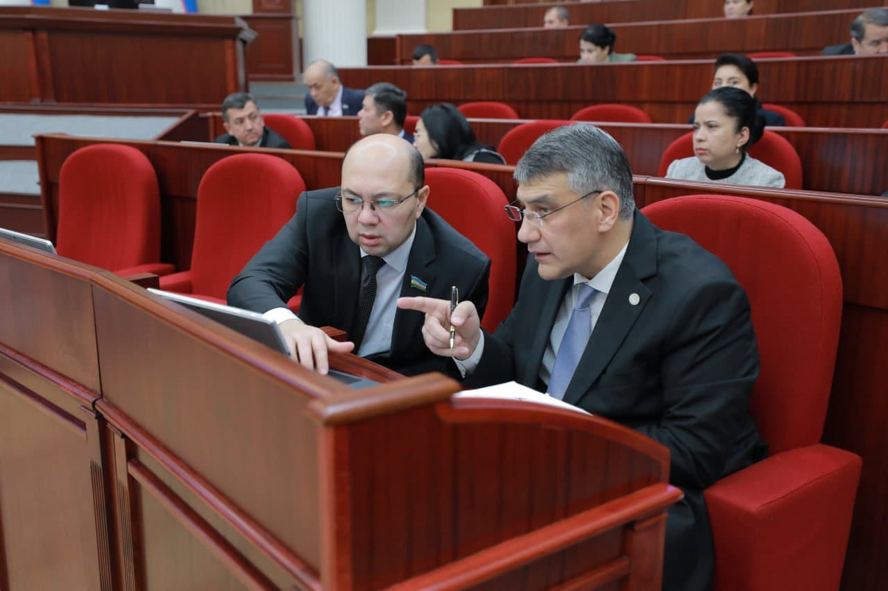 Ayni vaqtda O‘zbekiston Respublikasi Oliy Majlisi Qonunchilik palatasining navbatdagi majlisi bo‘lib o‘tmoqda
