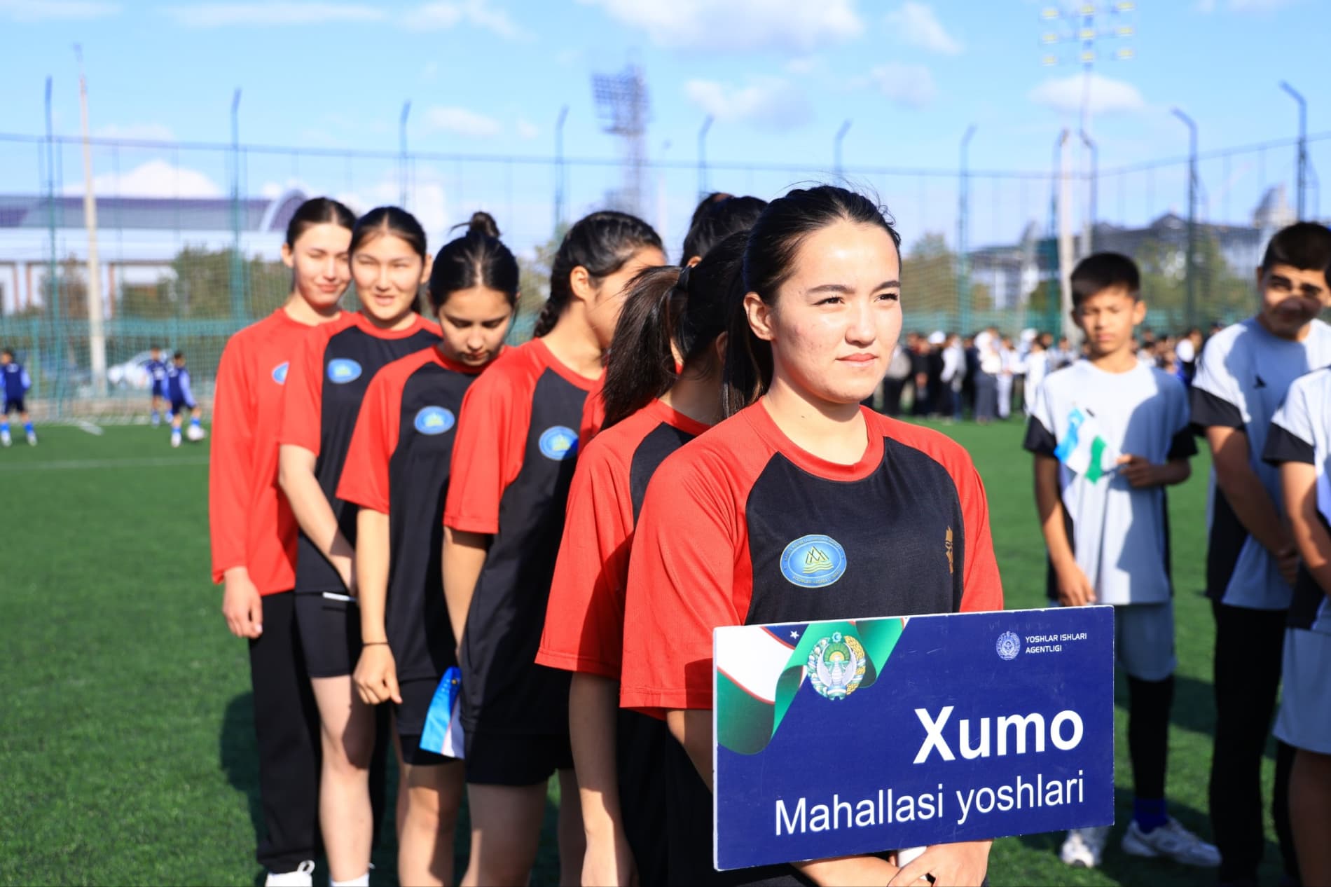 Navoiy shahrida futbol va mini-futbol turlari bo‘yicha “DXX kubogi” musobaqalariga start berildi