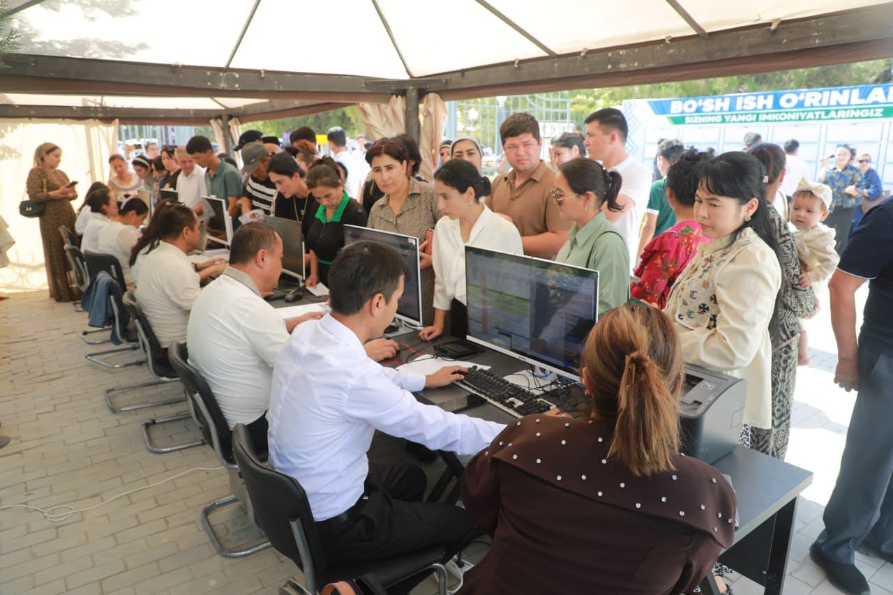 G‘uzor tumanida bo‘sh ish o‘rinlari mehnat yarmarkasi o‘tkazildi: yuzlab fuqarolarning bandligi ta’minlanmoqda