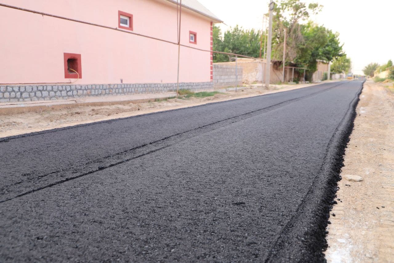 Бектепа маҳалласида қўллар дуога очилиб асфалтлаш ишлари бошлаб юборилди