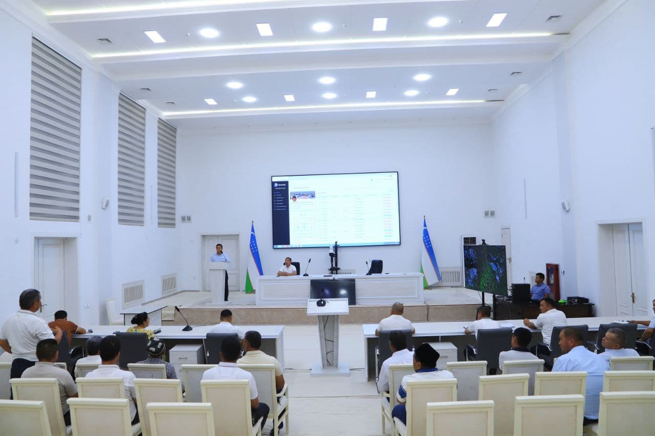 “Raqamli mahalla” : platforma imkoniyatlari Bandixondagi “yettilik” vakillariga tushuntirilmoqda