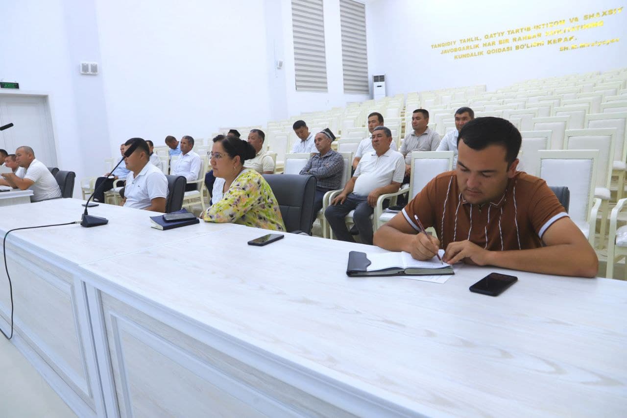 “Raqamli mahalla” : platforma imkoniyatlari Bandixondagi “yettilik” vakillariga tushuntirilmoqda