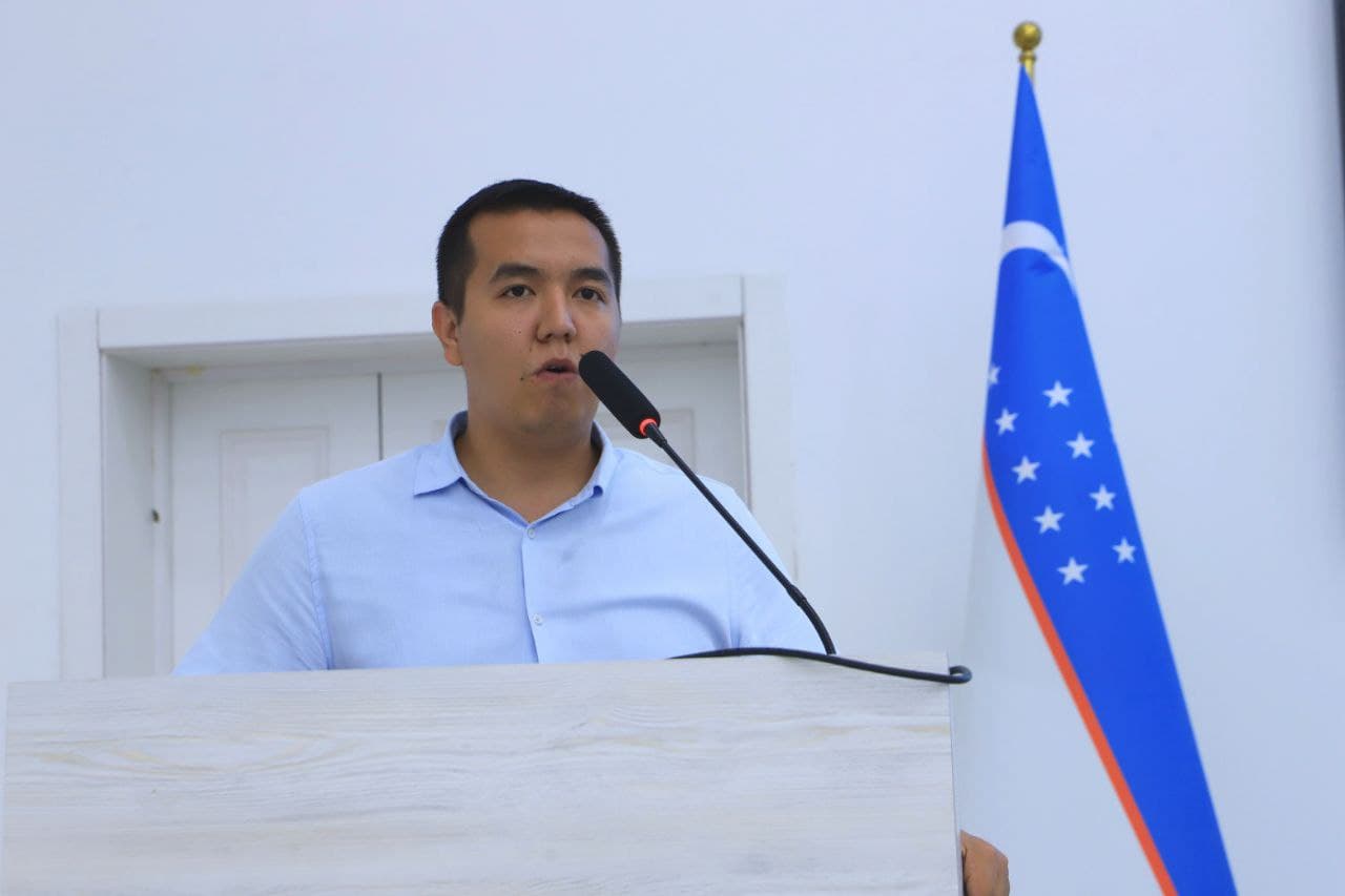 “Raqamli mahalla” : platforma imkoniyatlari Bandixondagi “yettilik” vakillariga tushuntirilmoqda