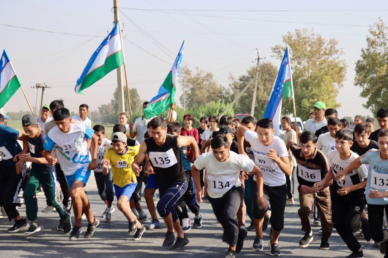 BANDIXONLIK YOSHLAR O'RTASIDA YUGURISH MARAFONI O'TKAZILDI