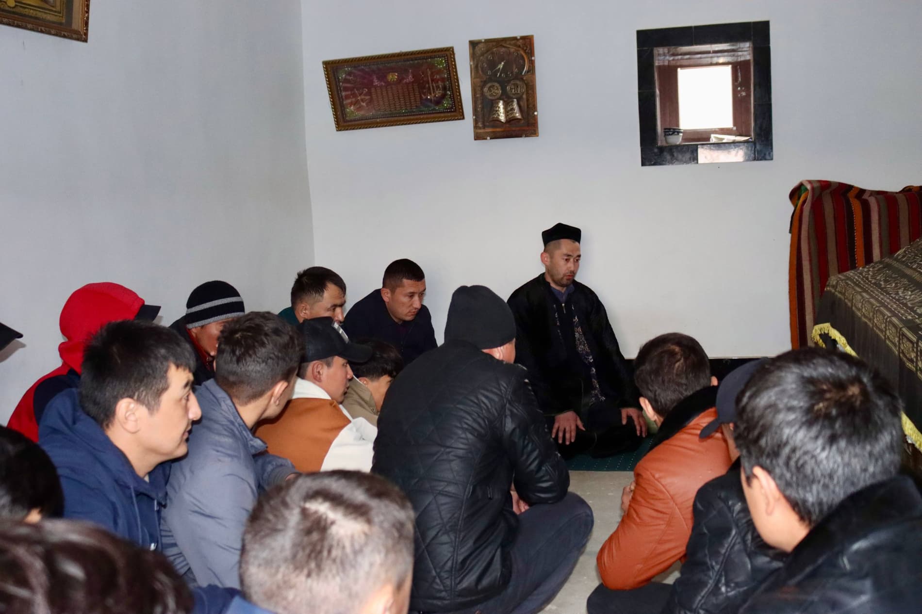 Ichki turizm: Bandixonda otaliqqa olingan yoshlar “Shakarli ota” ziyoratgohini ziyorat qilib qaytdi