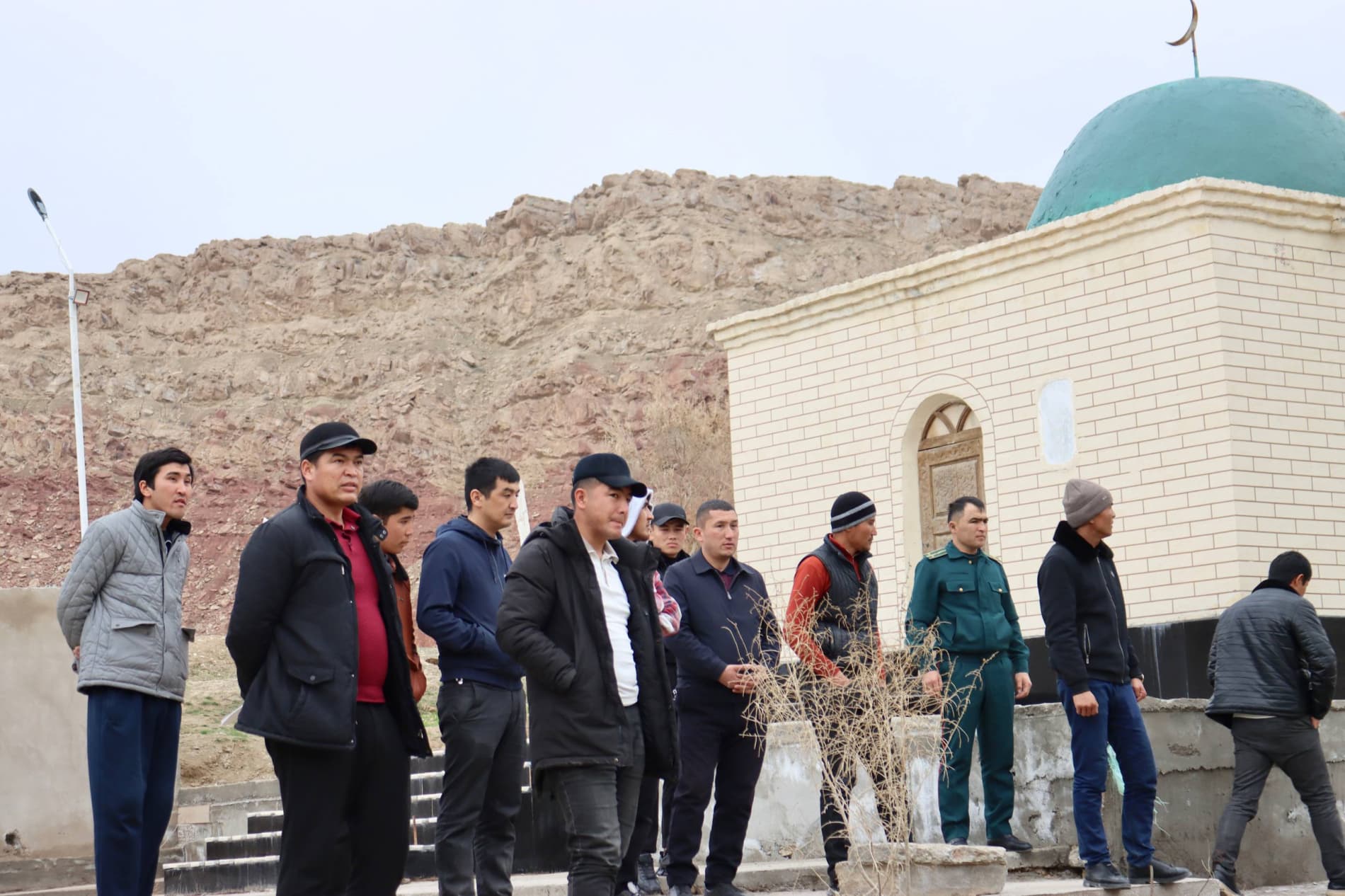 Ichki turizm: Bandixonda otaliqqa olingan yoshlar “Shakarli ota” ziyoratgohini ziyorat qilib qaytdi