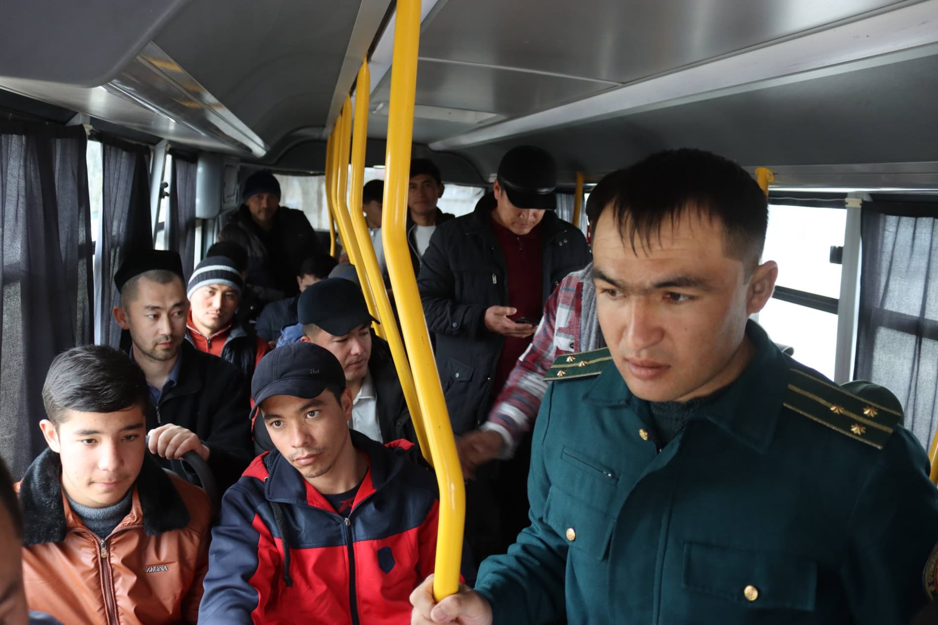 Ichki turizm: Bandixonda otaliqqa olingan yoshlar “Shakarli ota” ziyoratgohini ziyorat qilib qaytdi