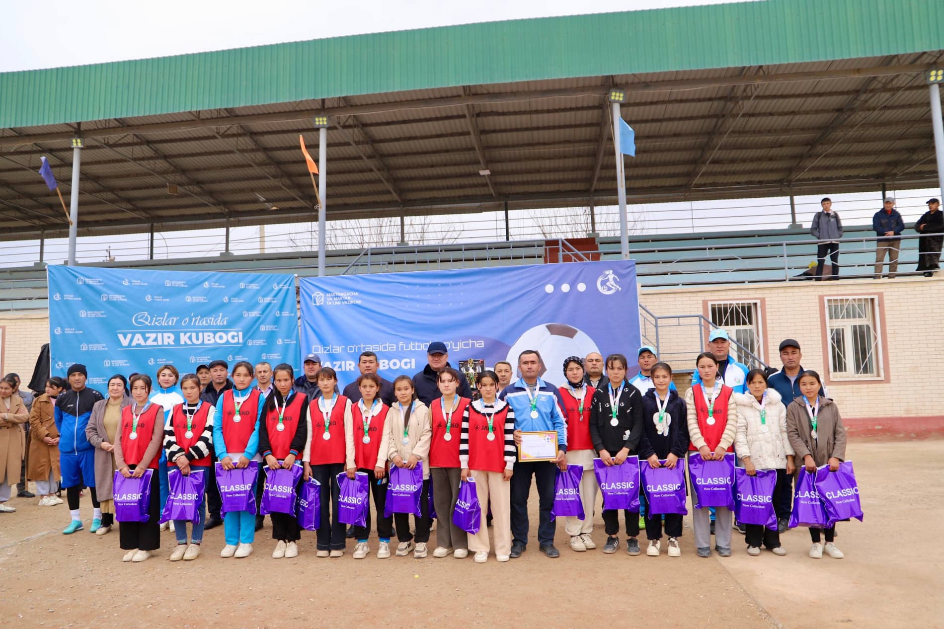 Ўқувчи қизлар ўртасида ўтказилган "Мактабгача ва мактаб таълими вазири кубоги” Бандихон туман босқичи ғолиблари тақдирланди.