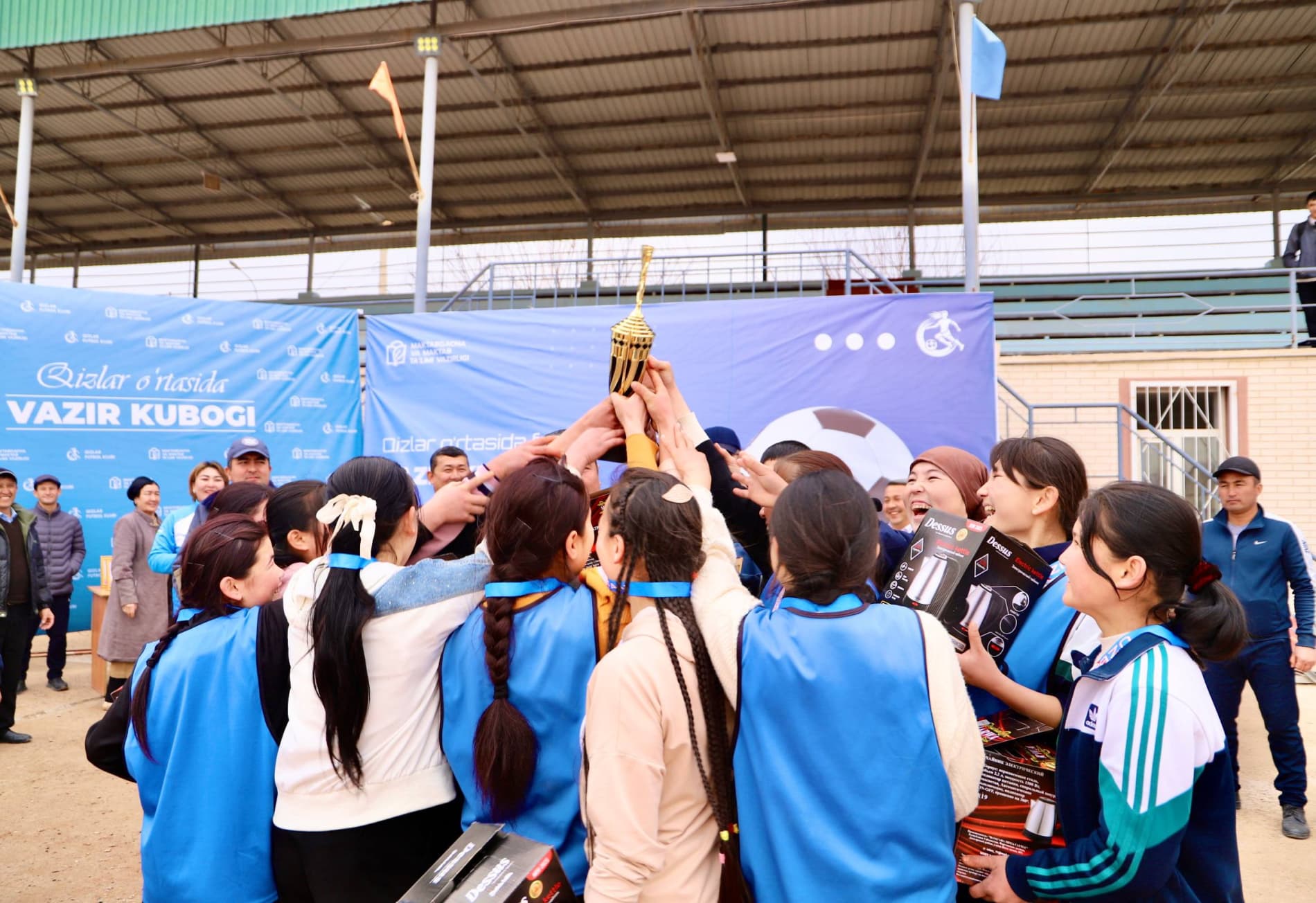 Ўқувчи қизлар ўртасида ўтказилган "Мактабгача ва мактаб таълими вазири кубоги” Бандихон туман босқичи ғолиблари тақдирланди.