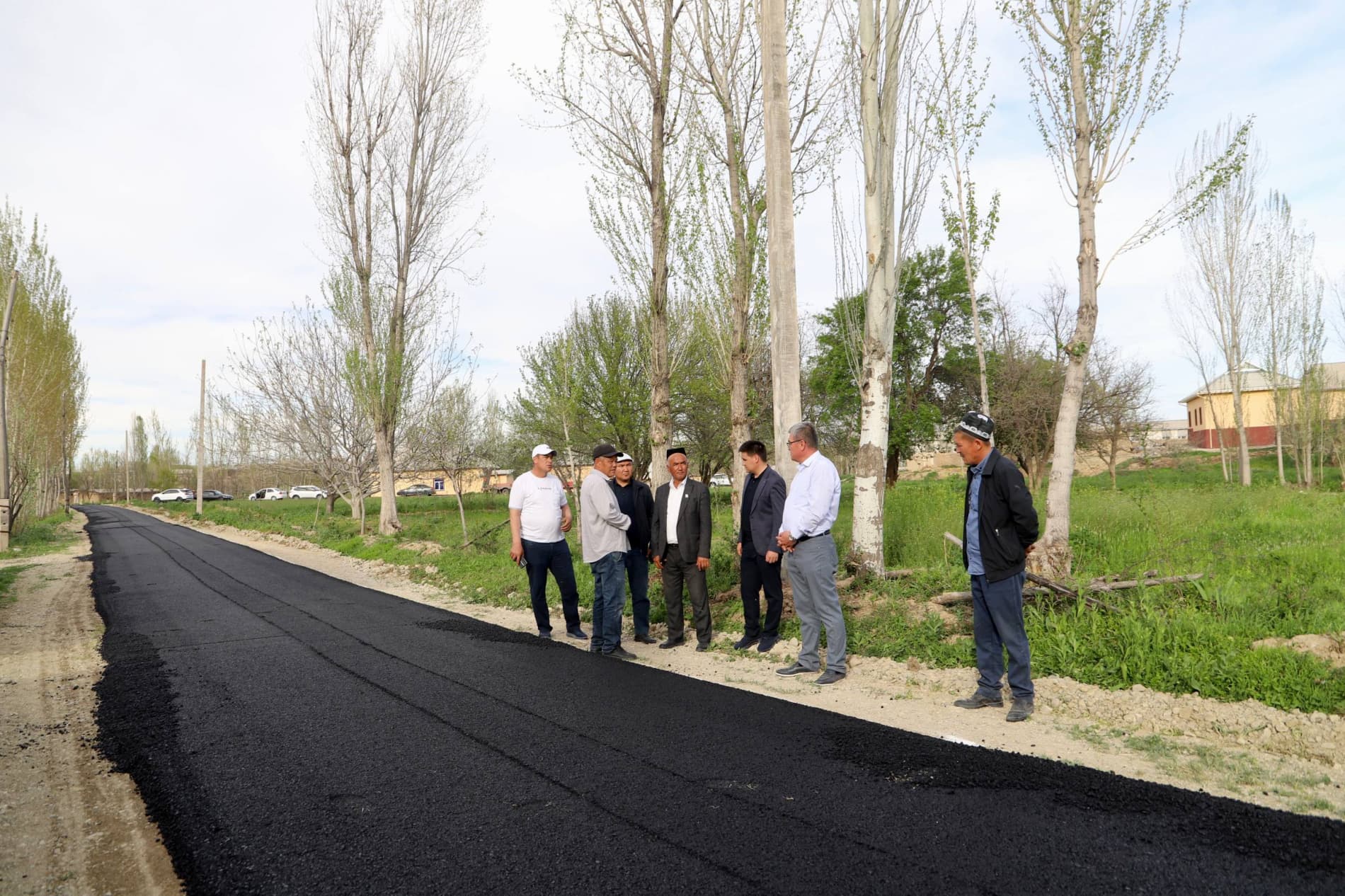 Инсон қадри ва халқ манфаати йўлида: Бандихонда яна бир кўчага асфалт ётқизилмоқда