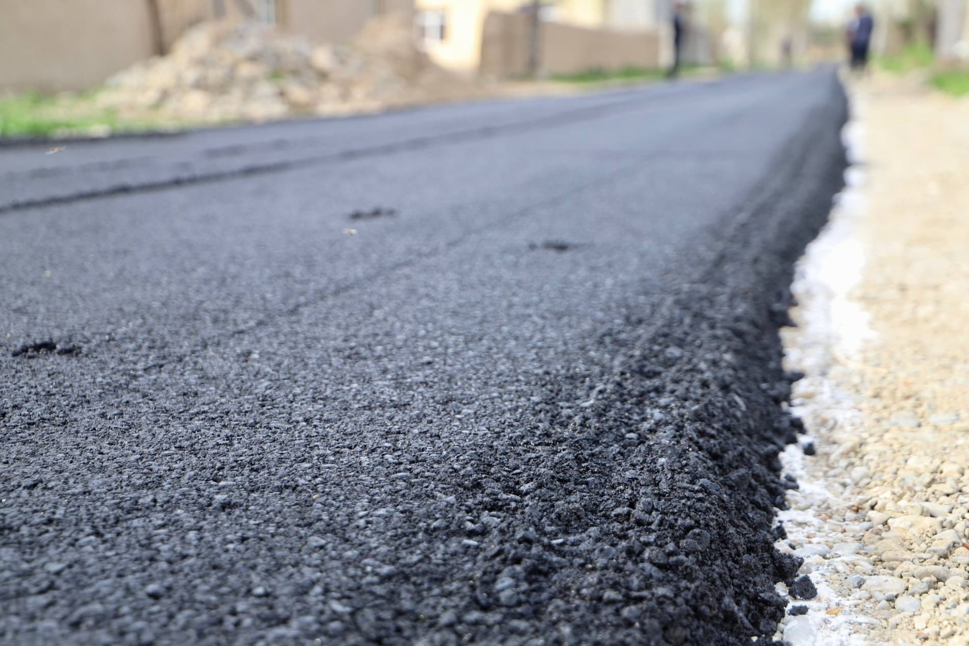 Инсон қадри ва халқ манфаати йўлида: Бандихонда яна бир кўчага асфалт ётқизилмоқда