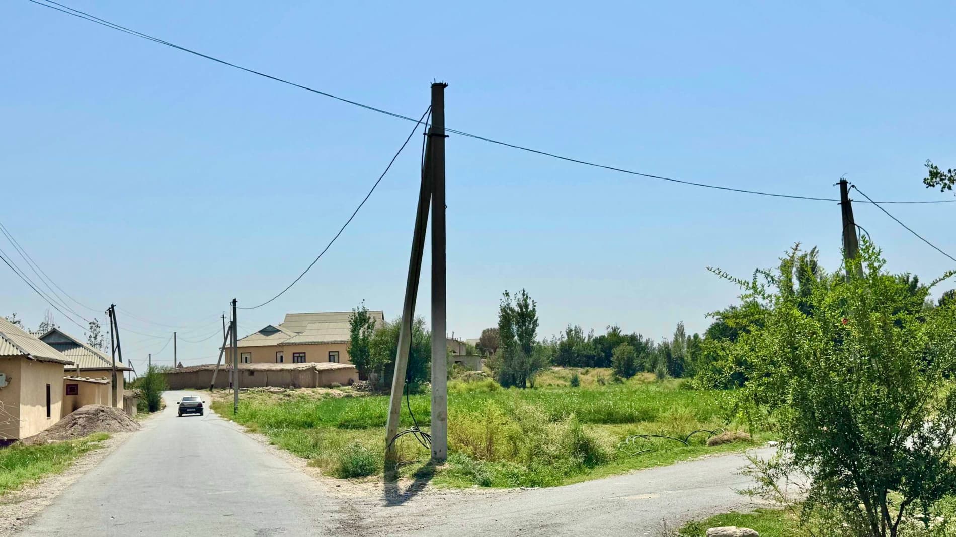 OBIKORDA O‘ZGARISH KATTA: "Yangi O'zbekiston qiyofasidagi mahalla" sifatida tanlab olingan Obikor mahallasida bunyodkorlik ishlari izchil davom etmoqda