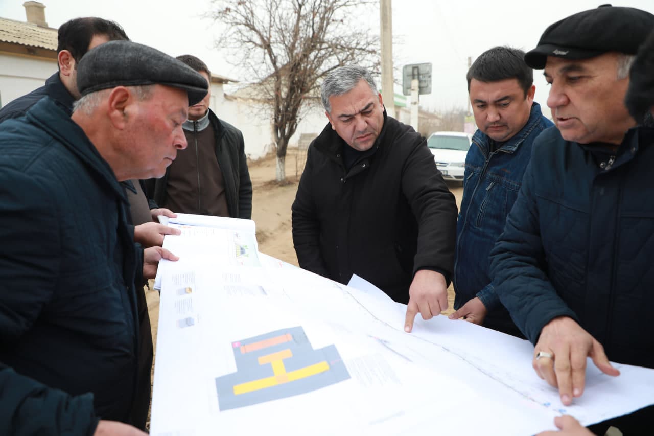 At-Termiziy mahallasida amalga oshirilayotgan infratuzilma loyihalari ijrosi o‘rganildi