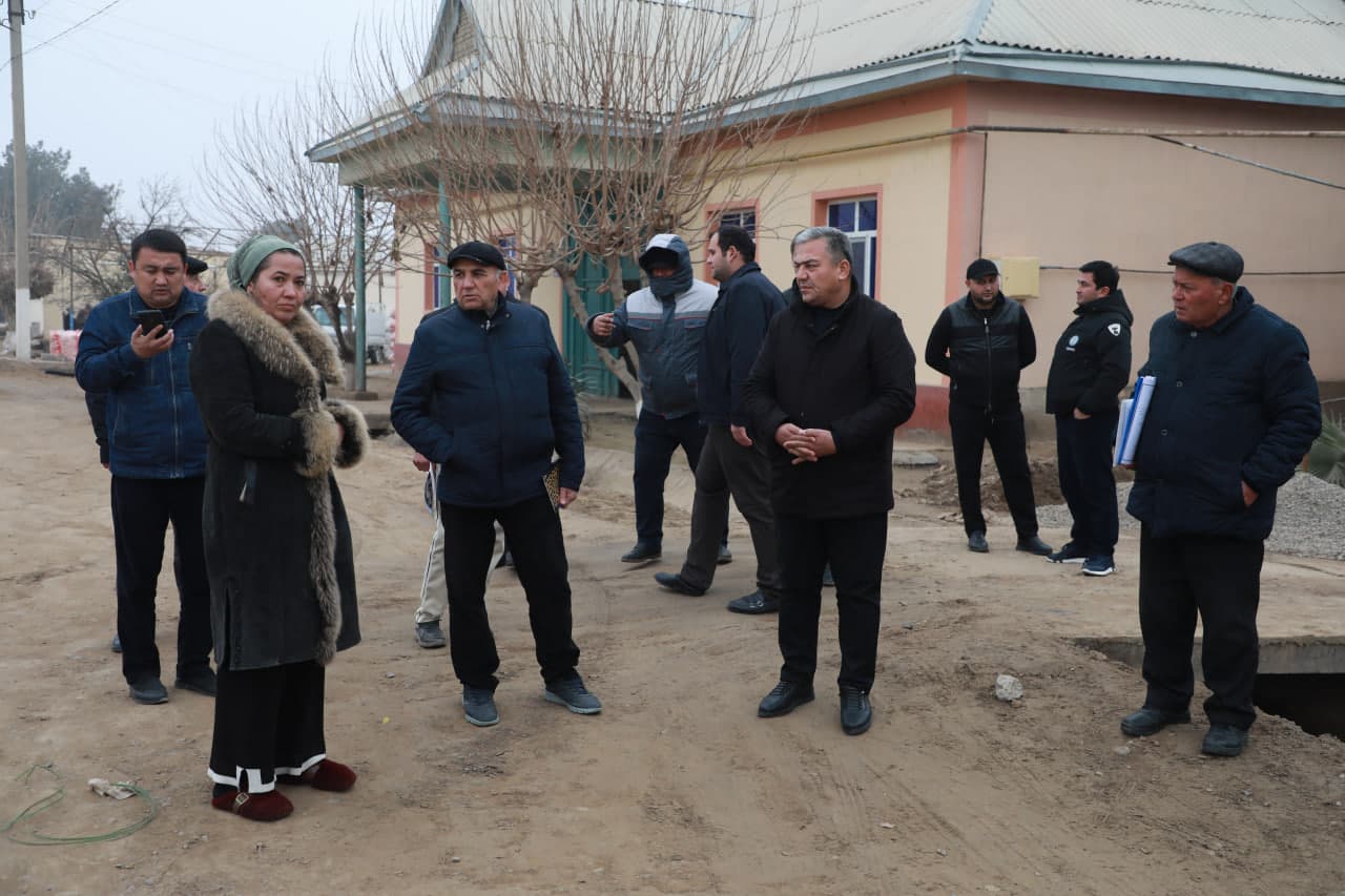 At-Termiziy mahallasida amalga oshirilayotgan infratuzilma loyihalari ijrosi o‘rganildi