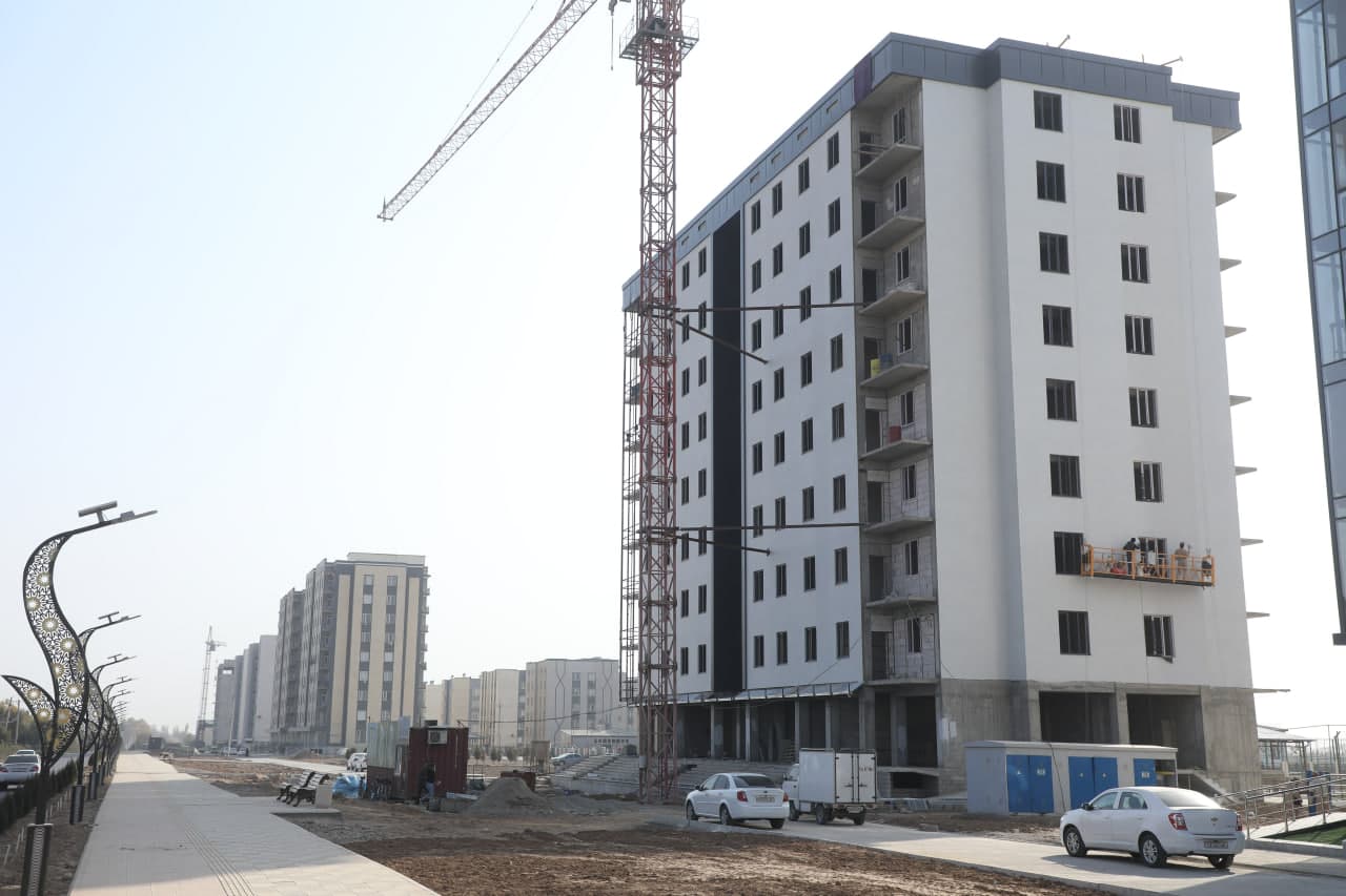 “Yangi O‘zbekiston” massividagi qurilish ishlari o‘rganildi