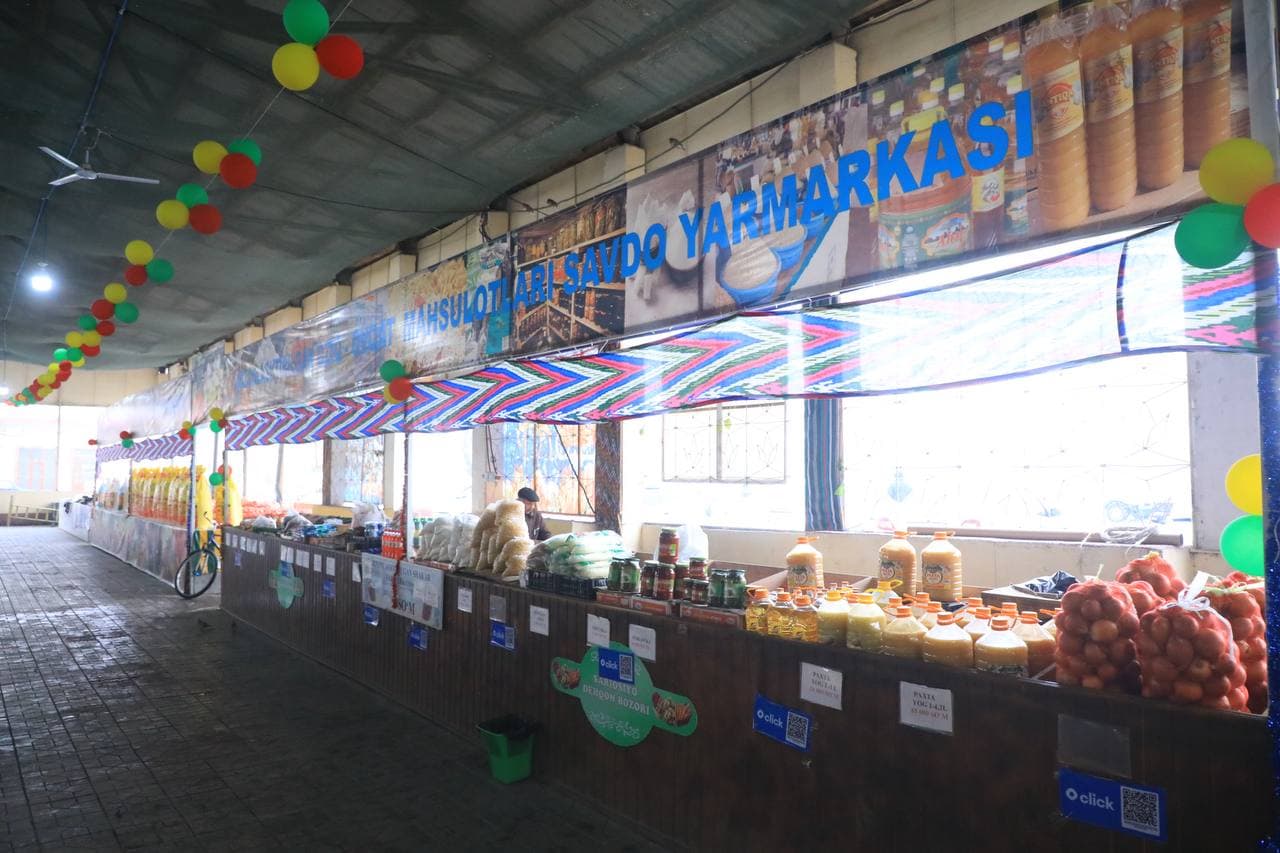 🎄 Янги йил арафасида арзонлаштирилган ярмарка аҳолига хизмат кўрсатмоқда