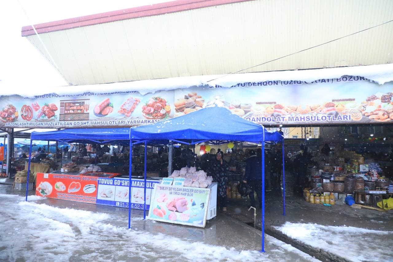 🎄 Янги йил арафасида арзонлаштирилган ярмарка аҳолига хизмат кўрсатмоқда