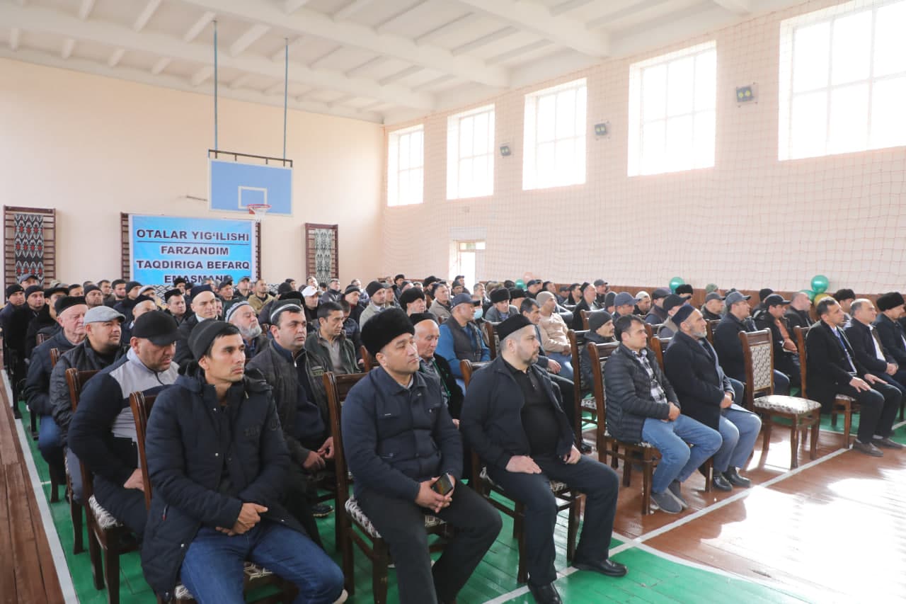 Сариосиё туманидаги 4-сонли умумтаълим мактабида “Оталар йиғилиши” бўлиб ўтди