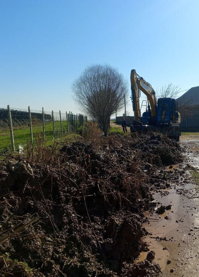 Қишлоқ ва сув хўжалиги соҳасидаги берилган топшириқлар ижроси туман ишчи гуруҳи томонидан ўрганилмоқда