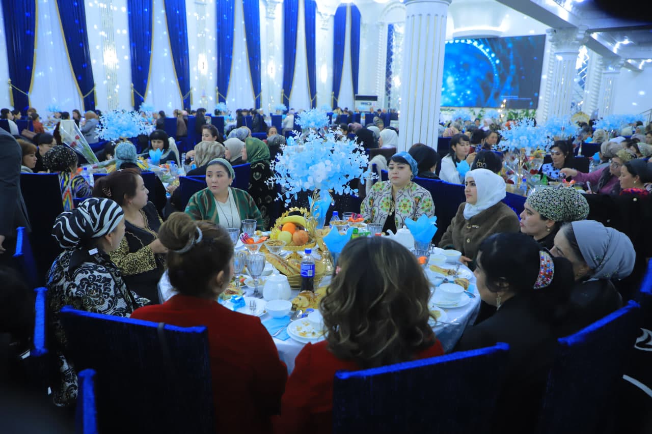 Янги Ўзбекистон аёллари – куч, меҳр ва илҳом тимсоли: Сариосиёда жамиятимиз гултожларига эҳтиром кўрсатилди