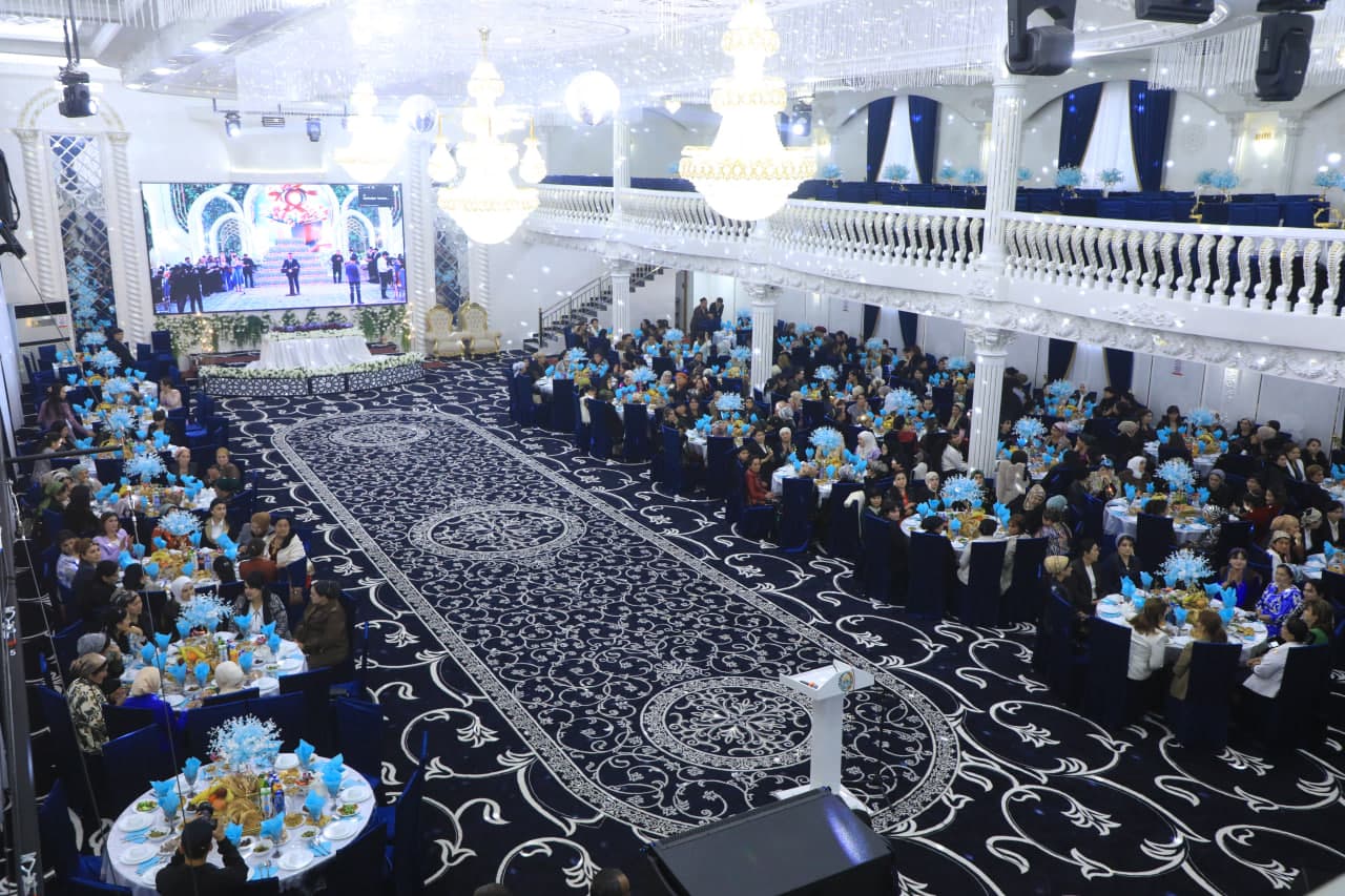 Янги Ўзбекистон аёллари – куч, меҳр ва илҳом тимсоли: Сариосиёда жамиятимиз гултожларига эҳтиром кўрсатилди