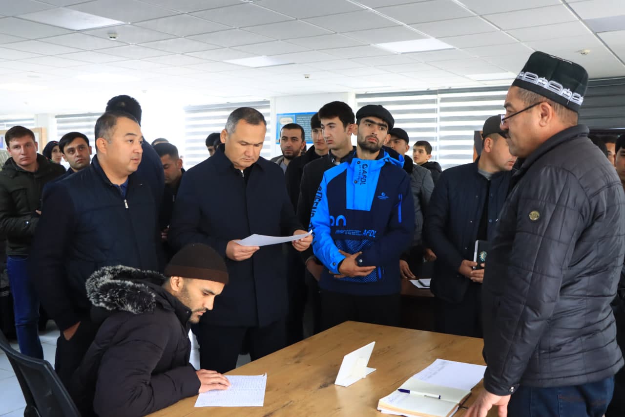 “Ёшлар куни” муносабати билан ёшлар учун бўш иш ўринлари меҳнат ярмаркаси ташкил этилди