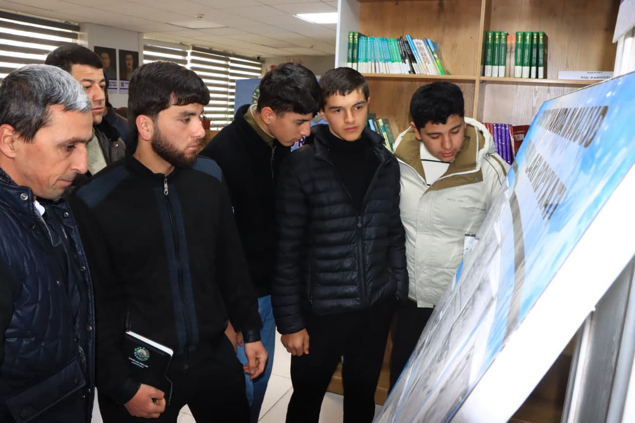 “Ёшлар куни” муносабати билан ёшлар учун бўш иш ўринлари меҳнат ярмаркаси ташкил этилди