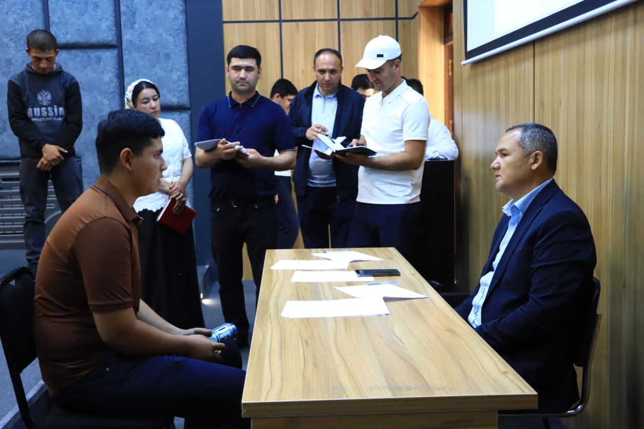 “Payshanba — Yoshlar kuni” doirasida yoshlar bilan ochiq muloqot o‘tkazildi