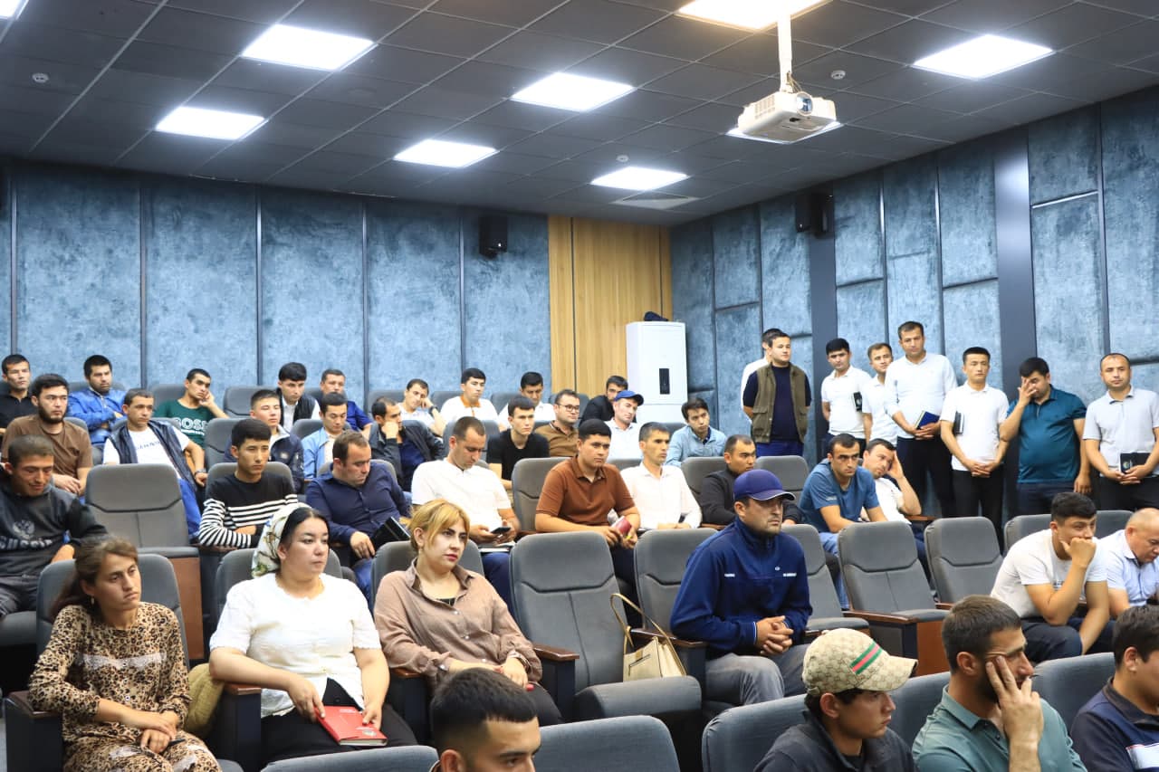 “Payshanba — Yoshlar kuni” doirasida yoshlar bilan ochiq muloqot o‘tkazildi