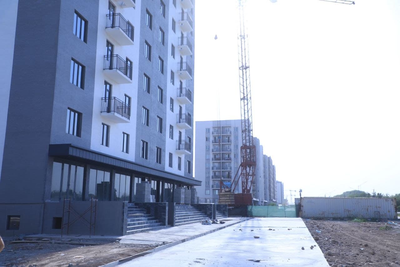 Янги Ўзбекистон массивида қурилиш ишлари ўрганилди